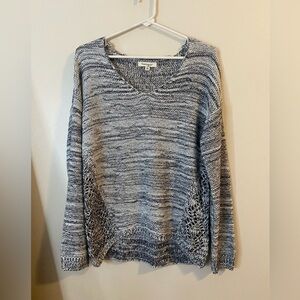 Francesca’s  Women's Knit crochet V-Neck Sweater Black White size Medium NWOT